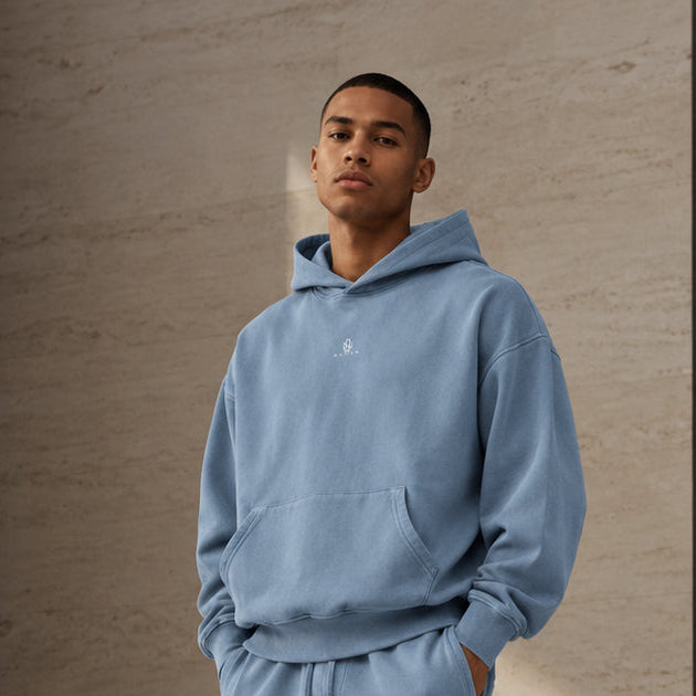 Sweat à capuche Sirocco bleu délavé porté de face