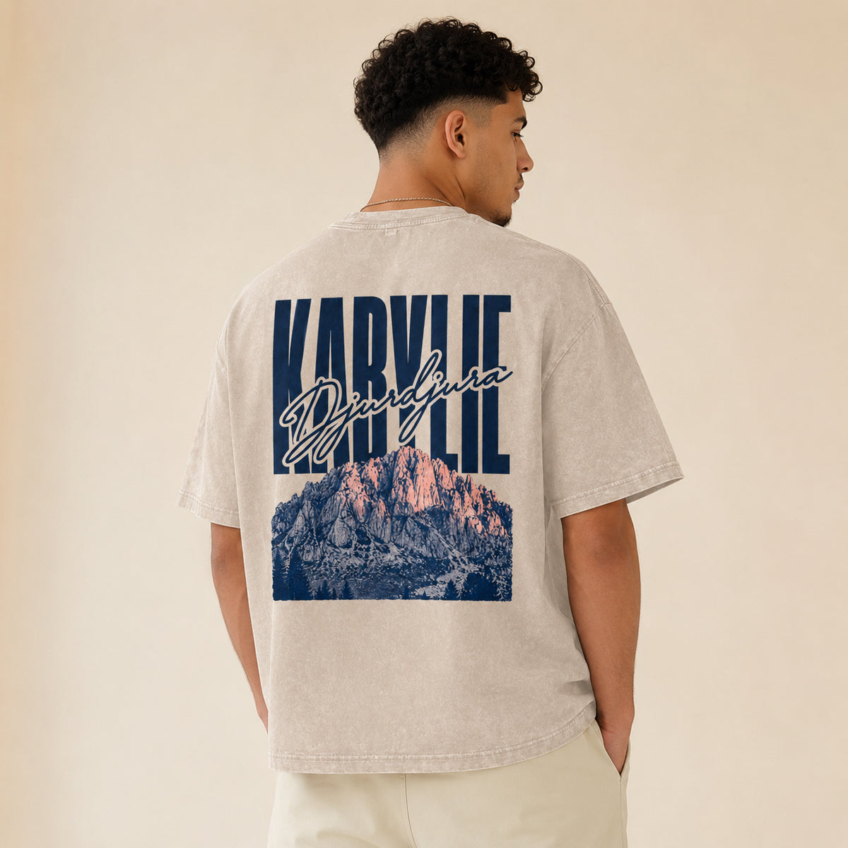 T-shirt Kabylie beige avec illustration du Djurdjura imprimée au dos