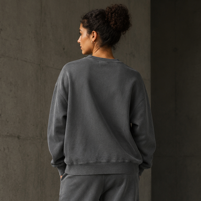 Sweat Sirocco gris délavé présenté de dos