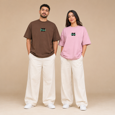 T-shirts DZ Power brun et rose portés par un homme et une femme