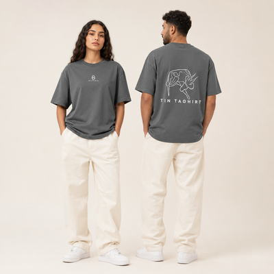 T-shirts Tin Taghirt gris et brun présentés de face et de dos