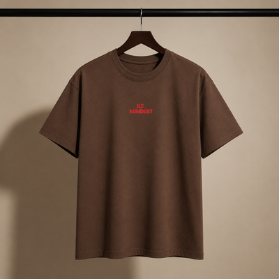 T-shirt DZ Mindset brun présenté sur cintre