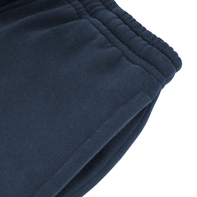Détail du molleton épais du pantalon Essentiel bleu marine