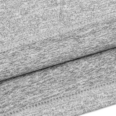 Gros plan sur la matière du t-shirt Performance gris