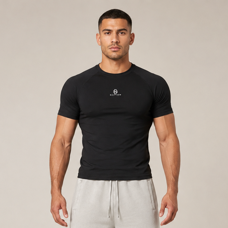 T-shirt Performance noir ajusté DZ Nation porté de face