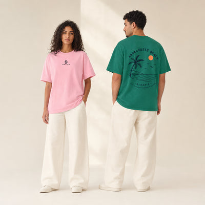 T-shirts Les Andalouses rose et vert portés de face