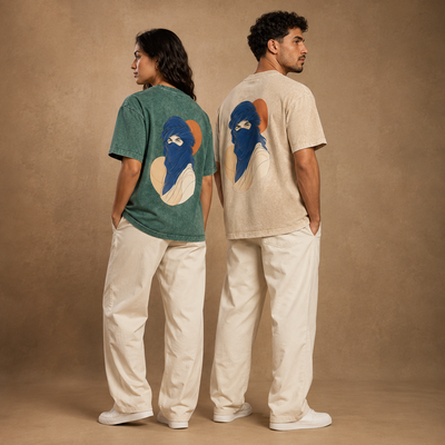 T-shirts Touareg vert et écru présentés de face et de dos
