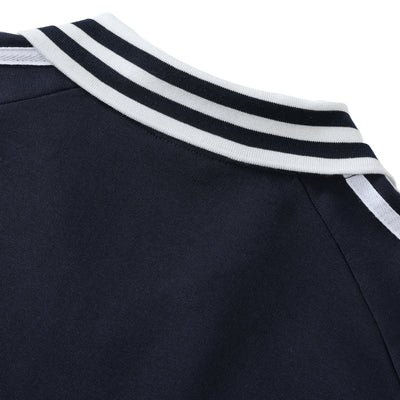 Détail du col rayé contrasté du sweat Fennec bleu marine