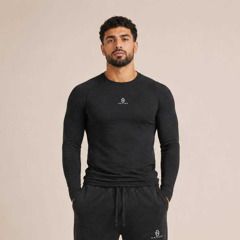 T-shirt Performance manches longues noir ajusté DZ Nation porté de face