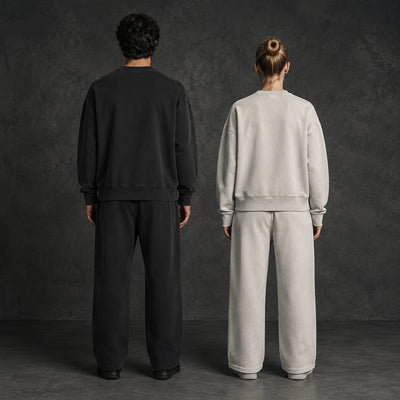 Sweats Sirocco noir et écru présentés de dos avec pantalons assortis