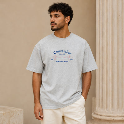 T-shirt Constantine gris avec design Pont Sidi M’Cid porté de face