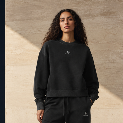 Sweat Sirocco noir porté de face par une femme