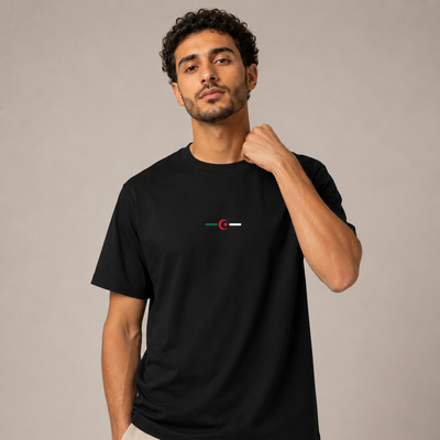 T-shirt Hilal Line noir avec motif algérien minimaliste porté de face