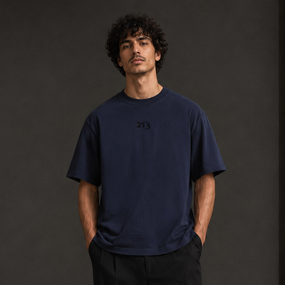 T-shirt 213 bleu marine porté de face
