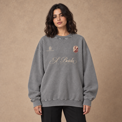 Sweatshirt El Beida gris délavé oversize porté par une femme
