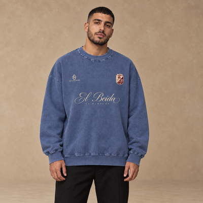 Sweatshirt El Beida bleu oversize porté par un homme