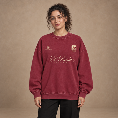 Sweatshirt El Beida bordeaux oversize porté par une femme