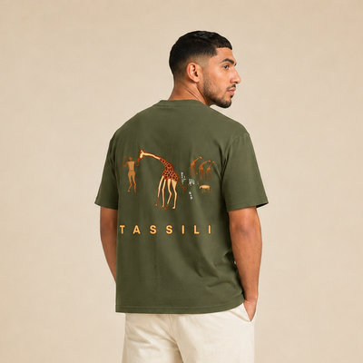 T-shirt Tassili Rupestre vert avec figures rupestres imprimées au dos