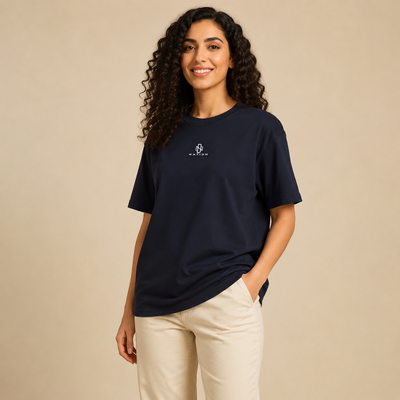 T-shirt Tin Taghirt bleu marine porté de face