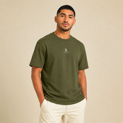 T-shirt Tin Taghirt vert porté de face