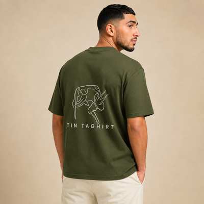 T-shirt Tin Taghirt vert avec design Tin Taghirt imprimé au dos