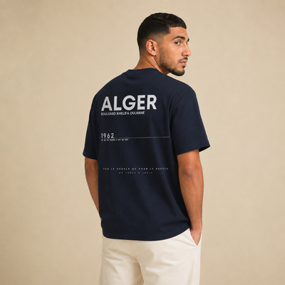 T-shirt Alger 1962 bleu marine porté de dos