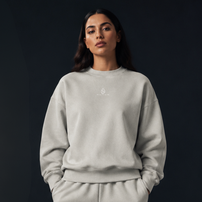 Sweat Sirocco écru porté de face par une femme