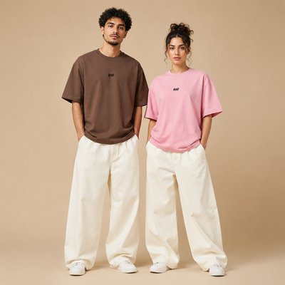 T-shirts Nif brun et rose portés de face