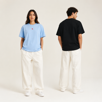 T-shirts Yaz bleu clair et noir présentés de face et de dos
