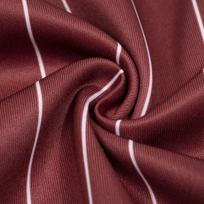 Gros plan de la maille rayée du maillot Djazaïr rayé bordeaux