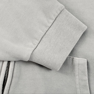 Détail de la manche et du poignet côtelé du sweat zippé Sirocco