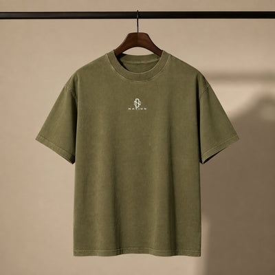 T-shirt Limit vert présenté sur cintre avec monogramme DZ Nation