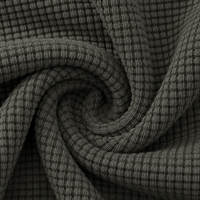 Détail de la maille gaufrée délavée du polo El Beida