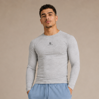 T-shirt Performance manches longues gris ajusté porté de face