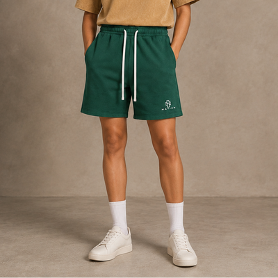 Short Délavé vert porté de face