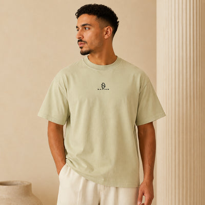 T-shirt Les Andalouses vert clair porté de face avec monogramme DZ Nation
