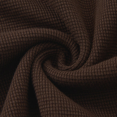 Détail de la maille gaufrée du polo El Beida à bandes