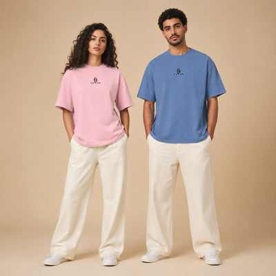 T-shirts Les Andalouses rose et bleu portés de face