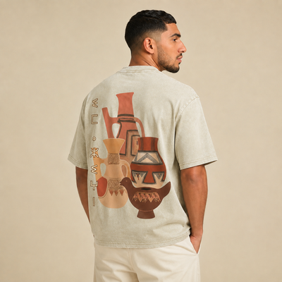 T-shirt Amazigh écru avec grand design aux motifs amazighs porté de dos