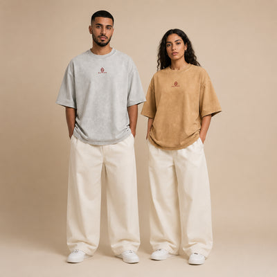 T-shirts Tassili gris et ocre portés de face
