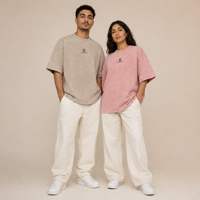 T-shirts Kabylie beige et rose portés de face