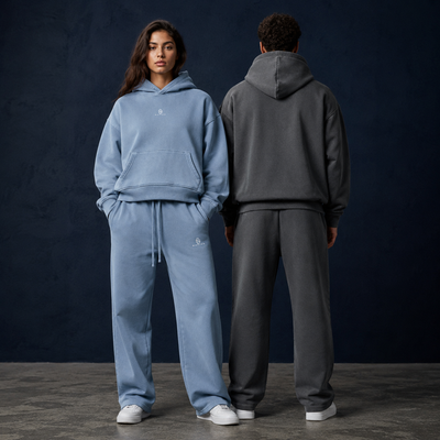 Pantalon Sirocco gris foncé porté de dos, jambes larges