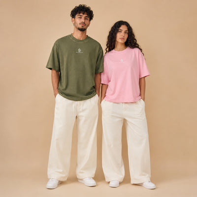 T-shirts Limit vert et rose portés de face